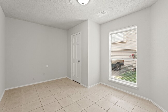 Building Photo - 6319 Southwood Ct N