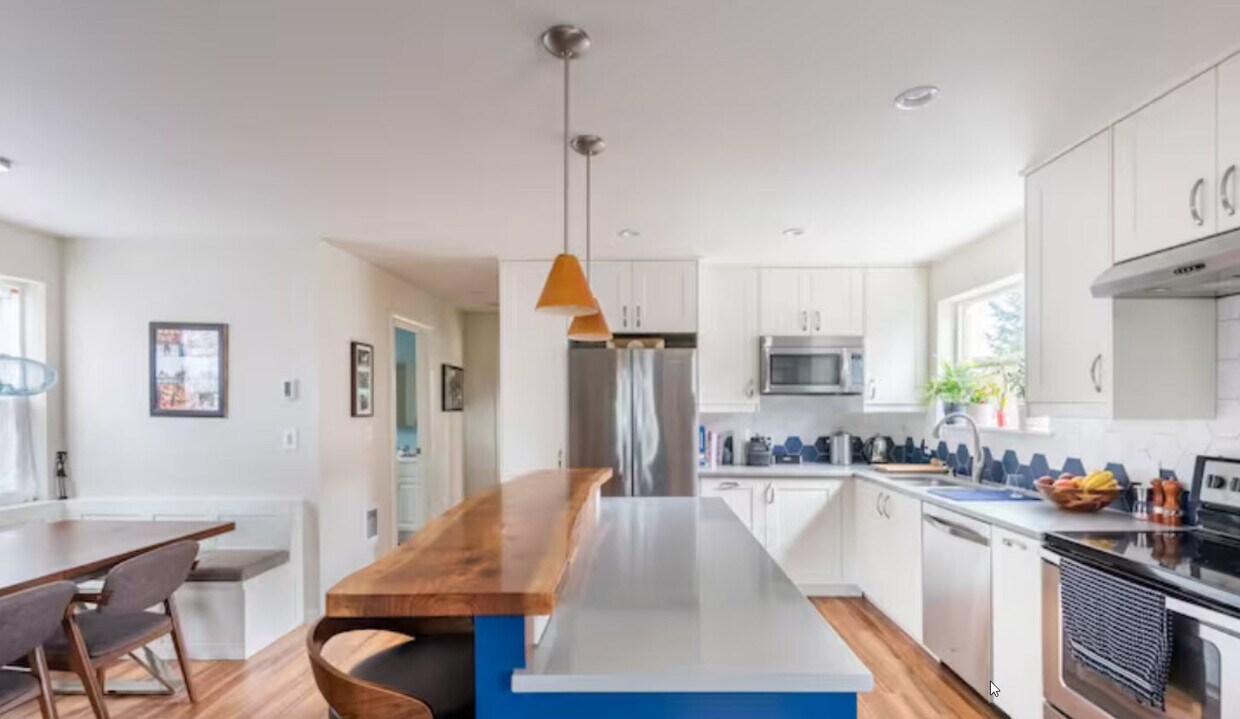 Modern kitchen - 3804 NE 8th Ave
