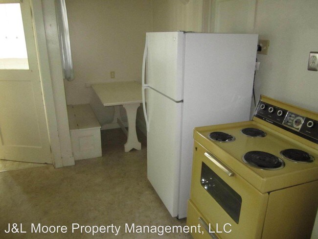 Foto del edificio - 1 br, 1 bath Apartment - 225 N. Holly St