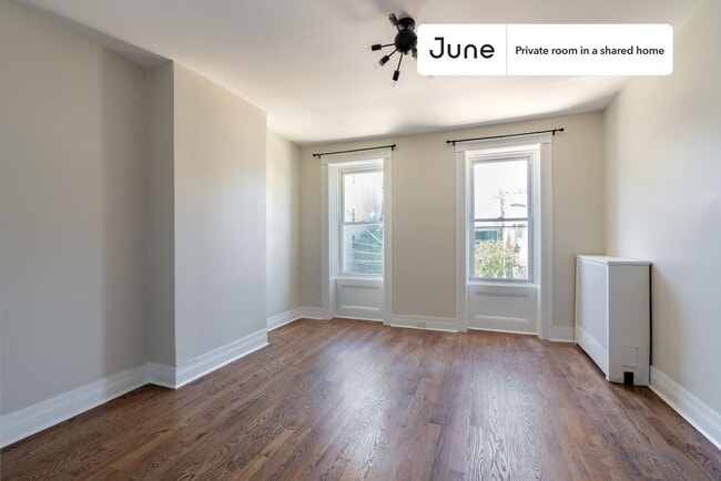 Building Photo - Room in Shared 3 bed/1.5 bath home