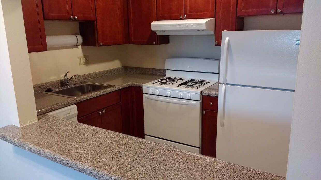 603 W Hampton Ave, Glendale, WI 53217 Apartments in Glendale, WI