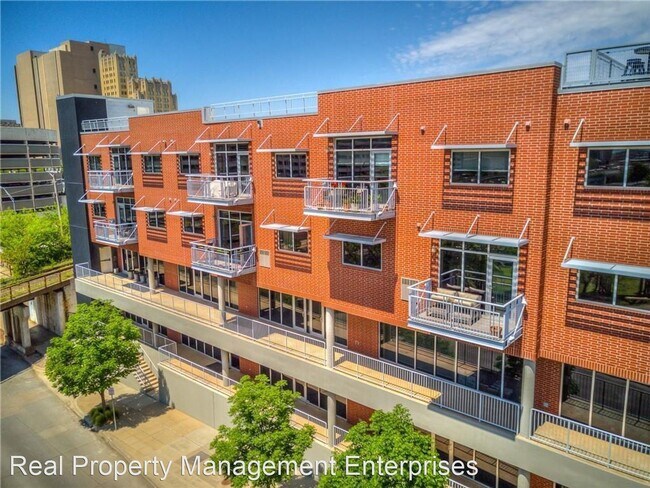 Building Photo - 1 br, 1 bath House - 1 NE 2nd St #304