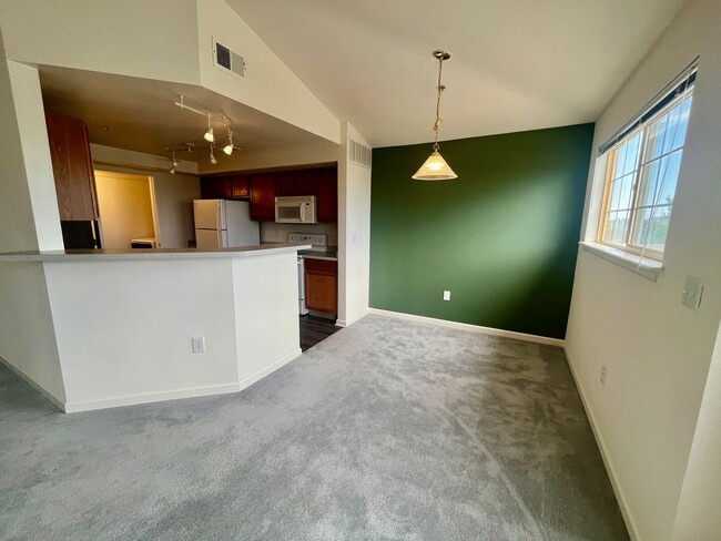 Building Photo - Cozy 1 bed 1 bath in Gated community near DIA