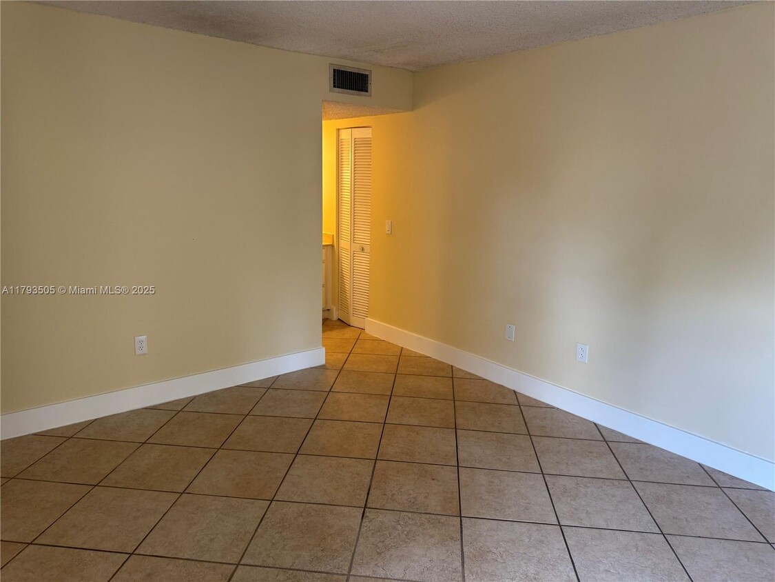 Primary Photo - 9040 SW 125th Ave