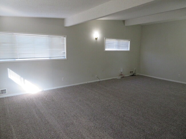 Building Photo - Beautiful House Minutes From Medical Distr...