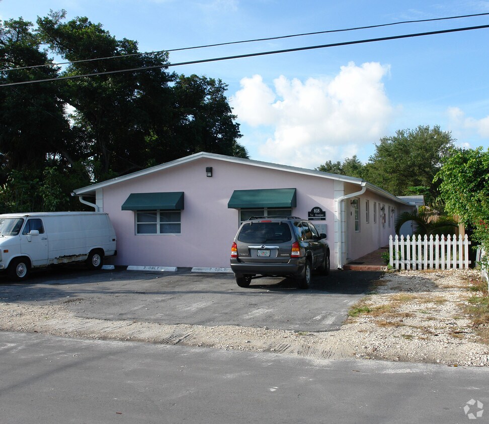 Building Photo - The Hemingway on Tequesta