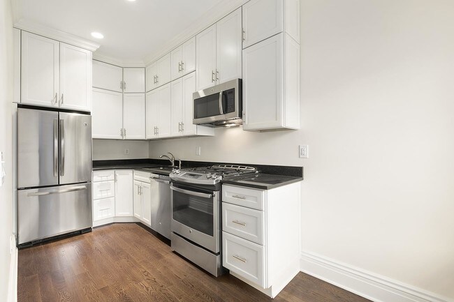 Building Photo - 306 Bleecker Street