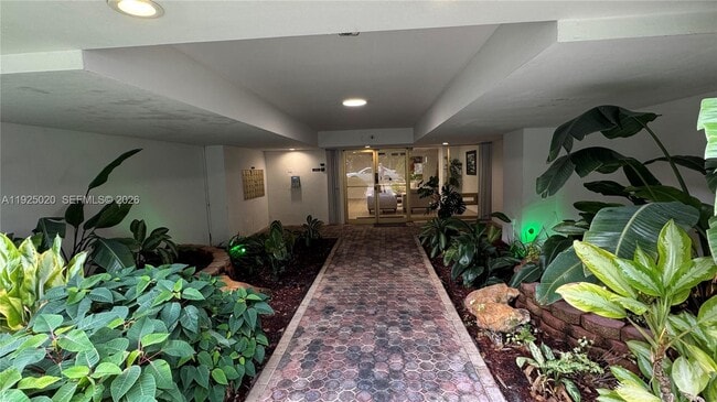 Building Photo - 145 SE 25th Rd