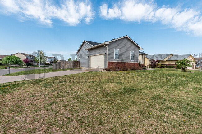 Building Photo - 5911 Hartford Dr