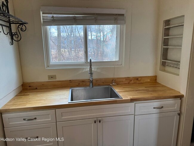 Building Photo - 56 Kinderhook St