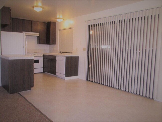 Foto del edificio - 16720 Barnell Ave