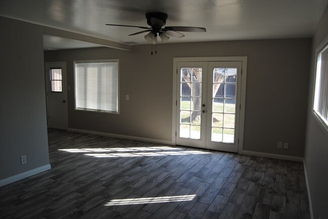 Foto del edificio - 2304 Elaine St