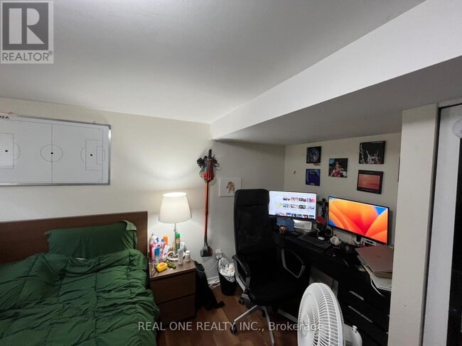 Building Photo - 92 Binkley Crescent