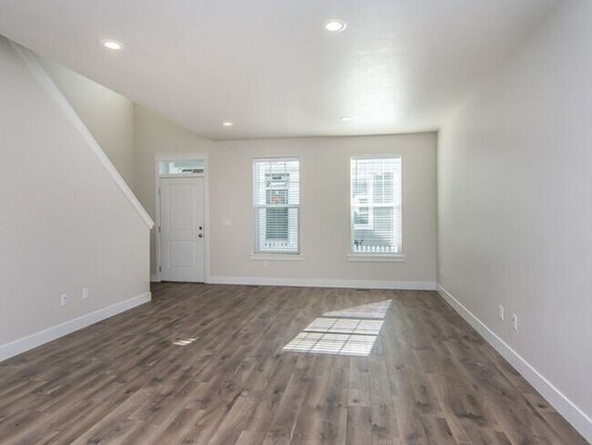 Building Photo - North Salt Lake 3 bed, 2.5 bath, Garage