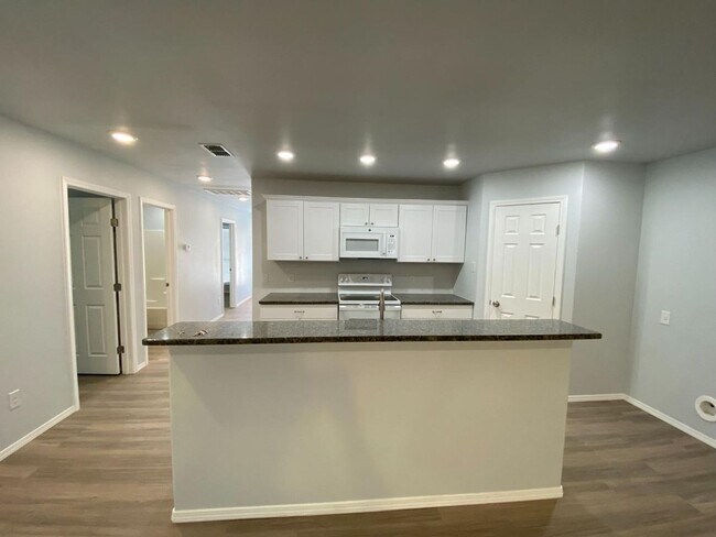Foto del edificio - New 3/2/2 Duplex in Northwest Lubbock