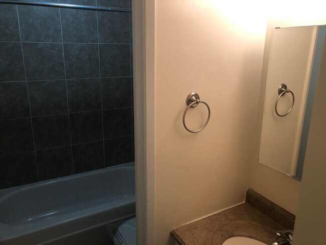nice full bath - 11308 E Mission Ave