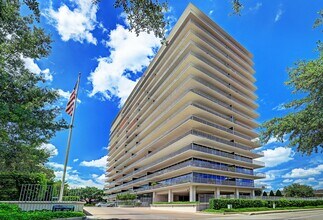 Building Photo - 2200 Willowick Rd