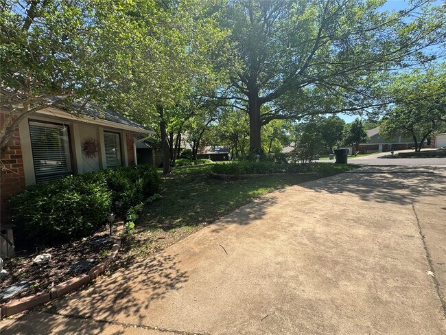 Building Photo - 2301 Tredington Ct