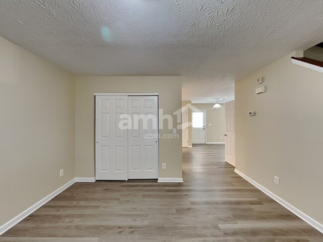 Building Photo - 11 Glenpark Ct