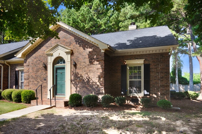 Foto del edificio - Barnes - 324 Iverness Drive