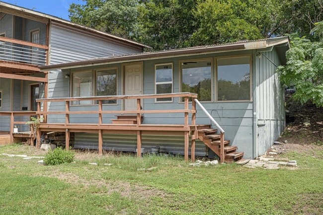 Building Photo - 2401 De Soto Dr