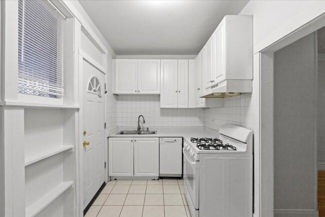 Building Photo - 2 bedroom in Chicago IL 60614