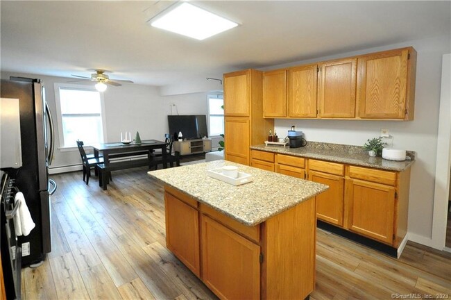 Building Photo - 722 Bantam Rd