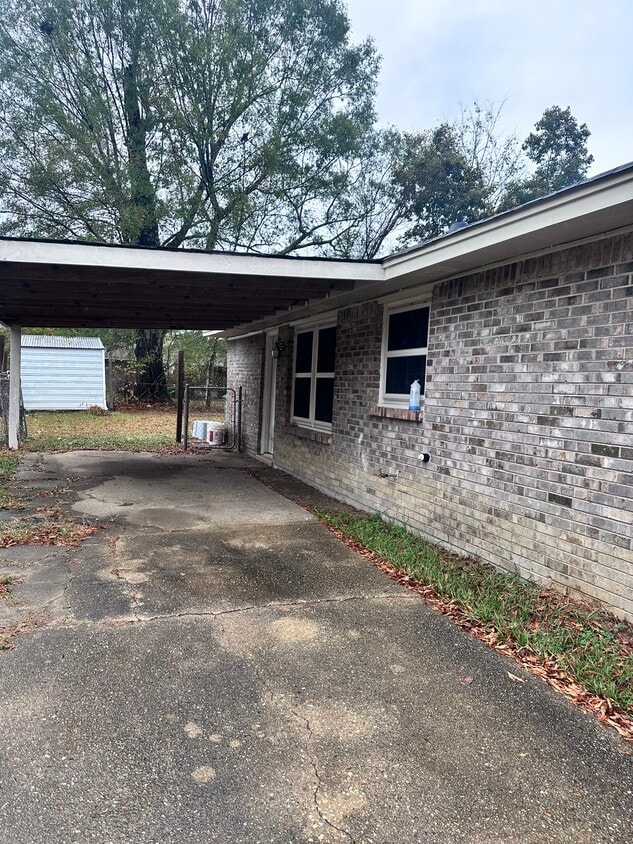 Foto del edificio - 761 Spring Valley Rd