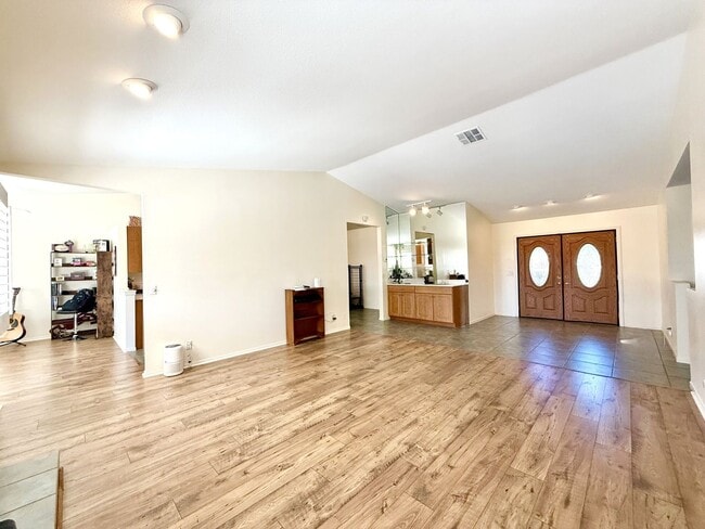 Building Photo - AVAILABLE NOW!! GORGEOUS 2 BEDROOM 2 BATHROOM Home in Palm Desert!