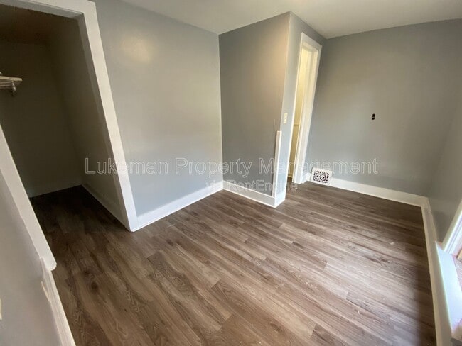 Building Photo - 529 Wheaton Ave