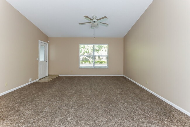 Foto del edificio - 5141 Willow Pond Rd W