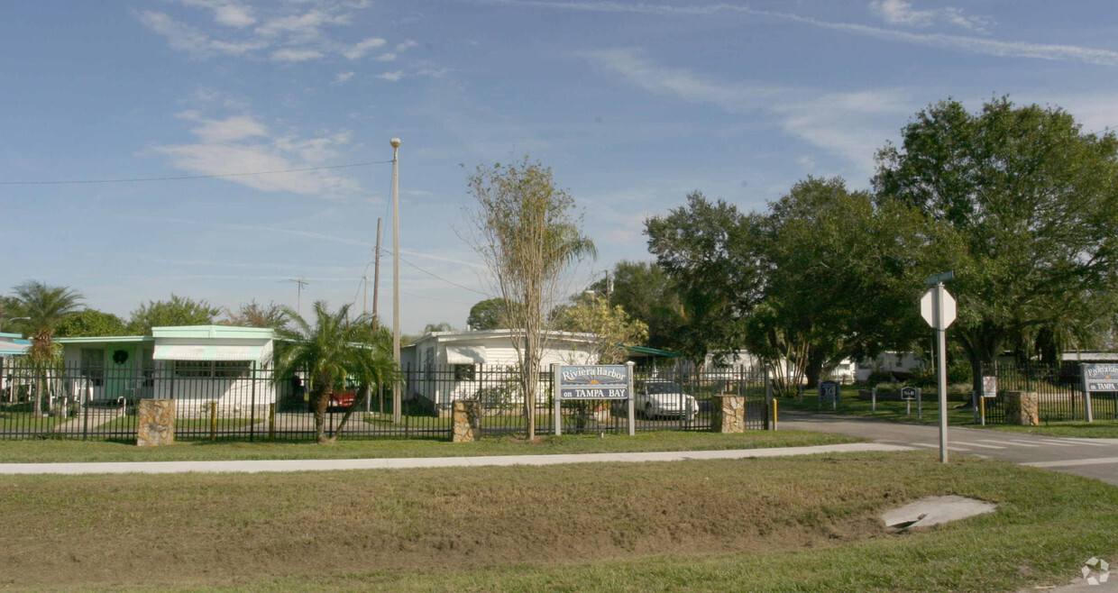 Riviera Harbor Mobile Home Park - Apartments in Saint Petersburg, FL ...