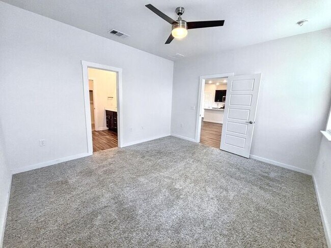 Building Photo - Beautiful 3-Bedroom Home with Spacious Yar...