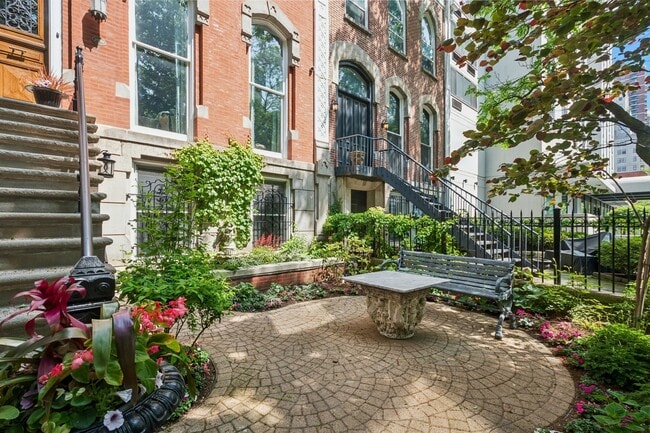 Foto del edificio - 1237 N Dearborn St
