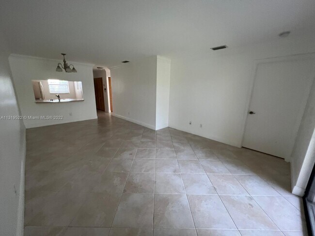 Foto del edificio - 10613 NW 11th St  205 Pembroke Pines Fl 33026