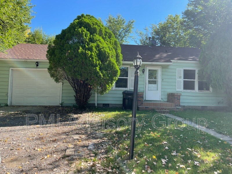 1177 SE Pinecrest Cir, Topeka, KS 66605 House Rental in Topeka, KS