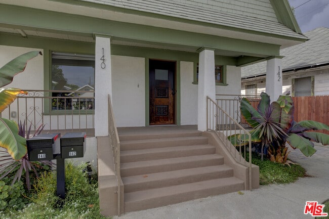 Building Photo - 140 Roselawn Pl