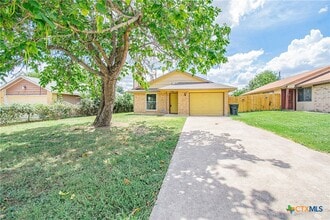 Building Photo - 2210 Carousel Dr