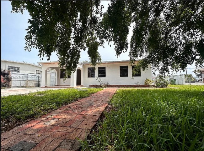 Photo - 602 E 50th St House