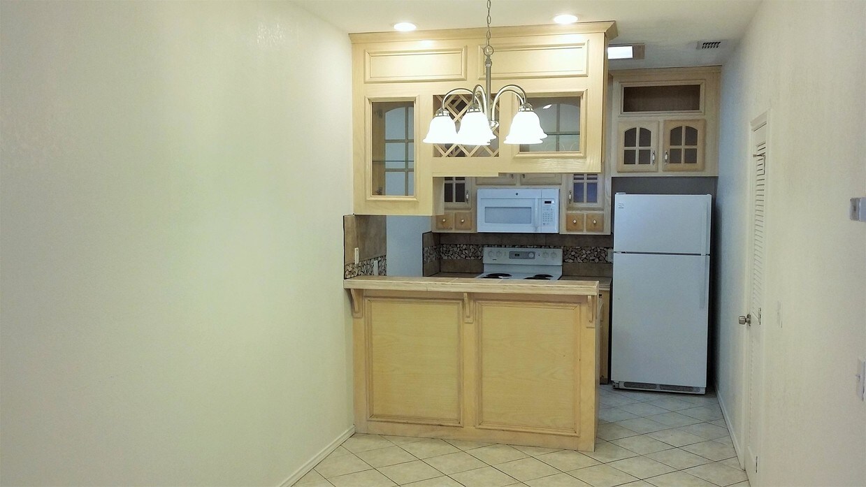 Building Photo - 607 Buena Vista Dr