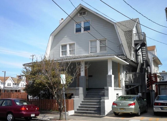Building Photo - 105 S California Ave