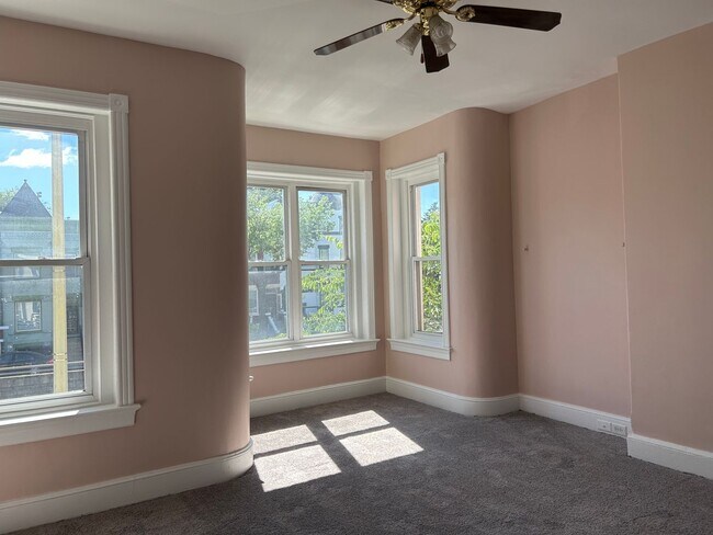 Foto del edificio - Charming Victorian Rowhouse 2.5 BR N. Capi...