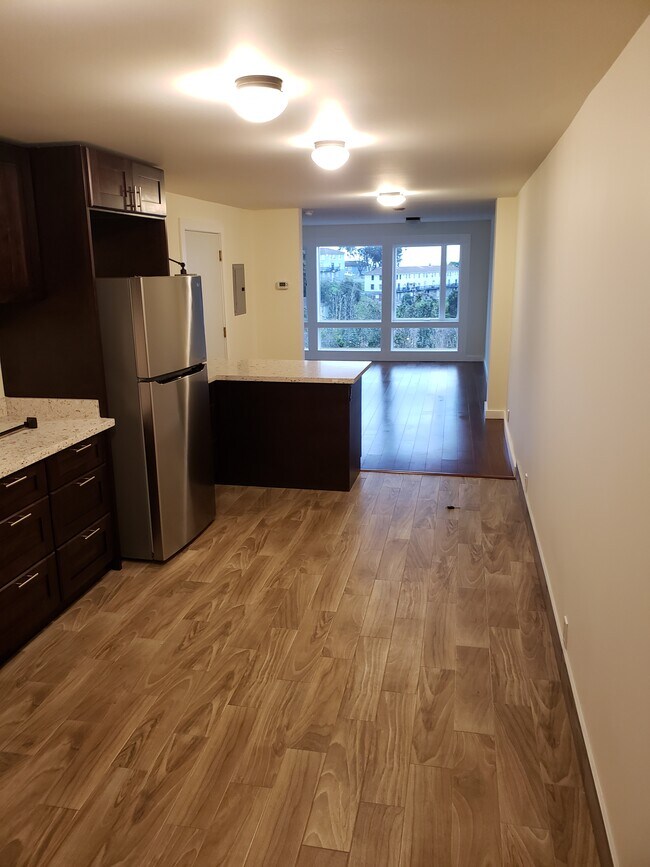 Kitchen - 1129 Wisconsin St Apartments