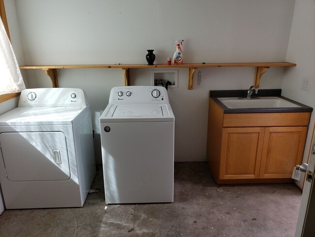 Building Photo - 1016 W 14th St