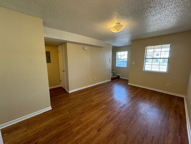 Foto del edificio - 4808 Rainbow Cir