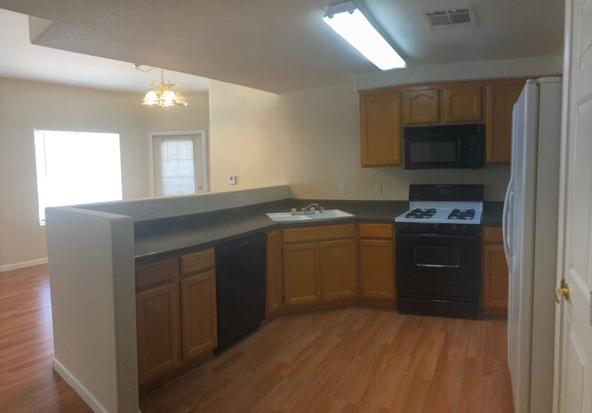 Building Photo - Beautiful Condo Now Available!