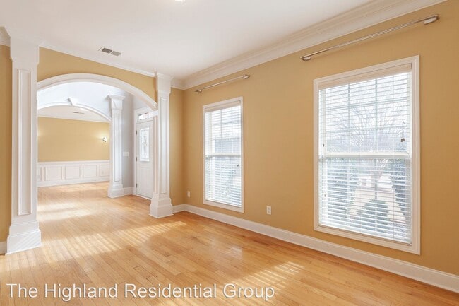 Building Photo - 5 br, 3 bath House - 733 Whitfield Court
