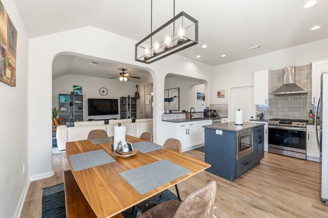 Building Photo - 12001 Dessau Rd