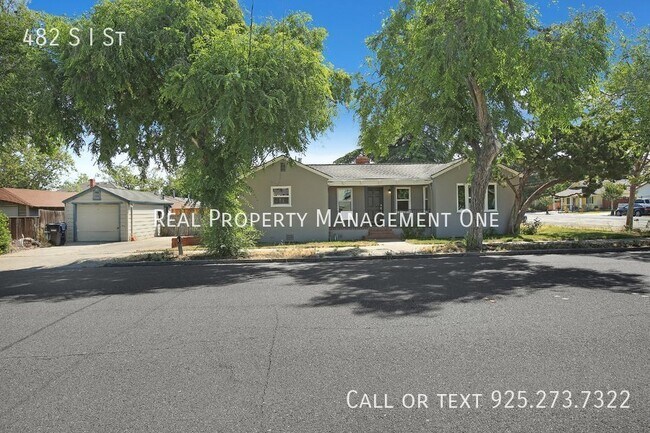 Foto del edificio - Gorgeous 2 Bedroom 1 Bath Home Walkable to...