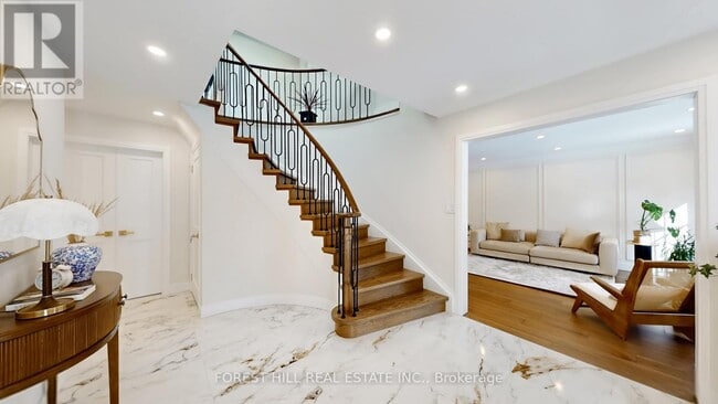 Building Photo - 18 Cheval Dr